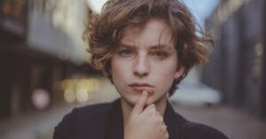 تسريحة للشعر القصير للمناسبات